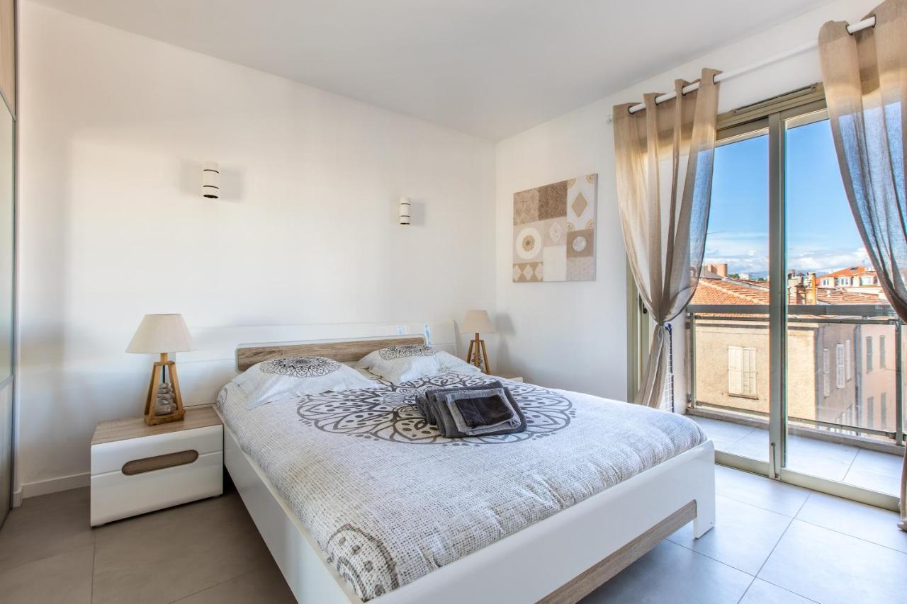 Lb Vacation Rentals I Admire Panoramic Ocean Views Through Walls Of Windows Cannes Eksteriør billede