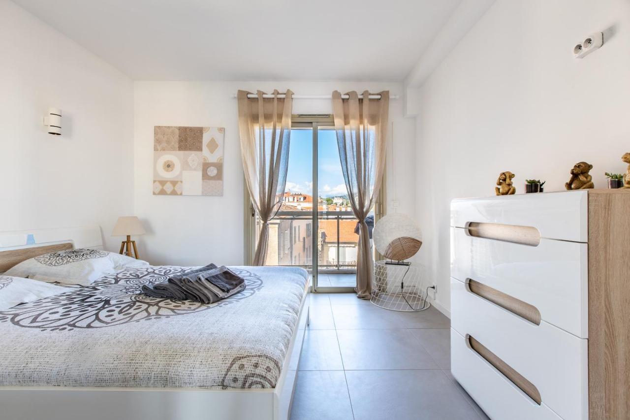 Lb Vacation Rentals I Admire Panoramic Ocean Views Through Walls Of Windows Cannes Eksteriør billede