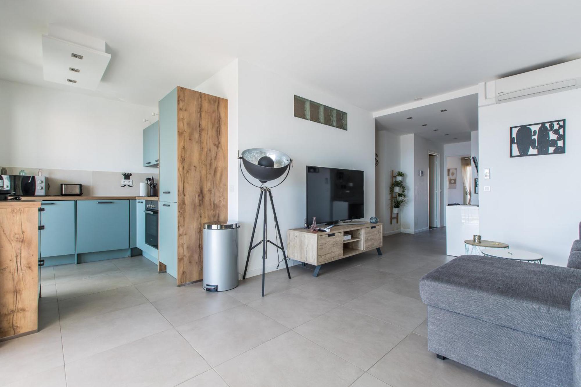 Lb Vacation Rentals I Admire Panoramic Ocean Views Through Walls Of Windows Cannes Eksteriør billede